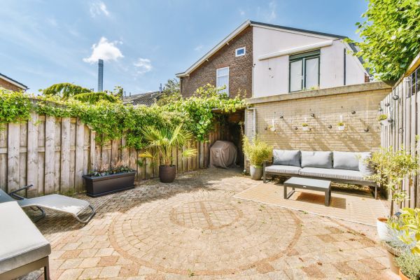 Cost of Courtyard Patio Service in Mchenry